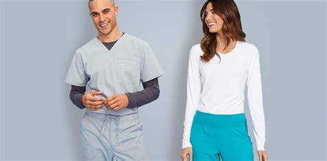 how to wear scrubs properly.